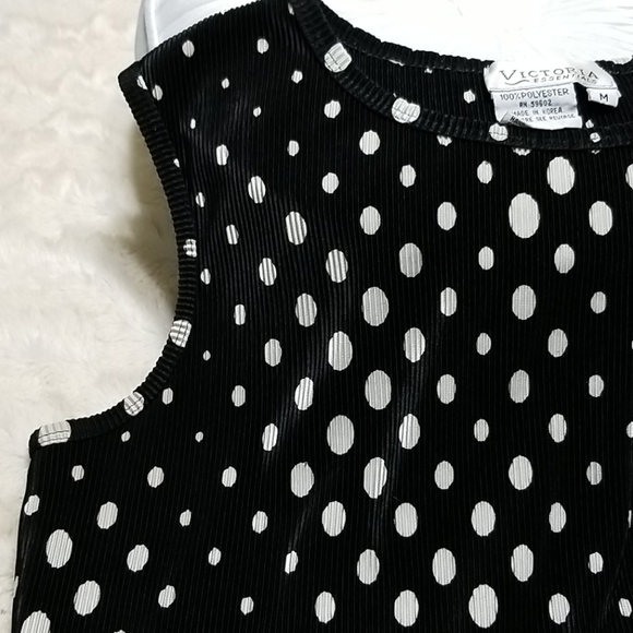 Victoria EssentialsBlouse - Picture 2 of 6